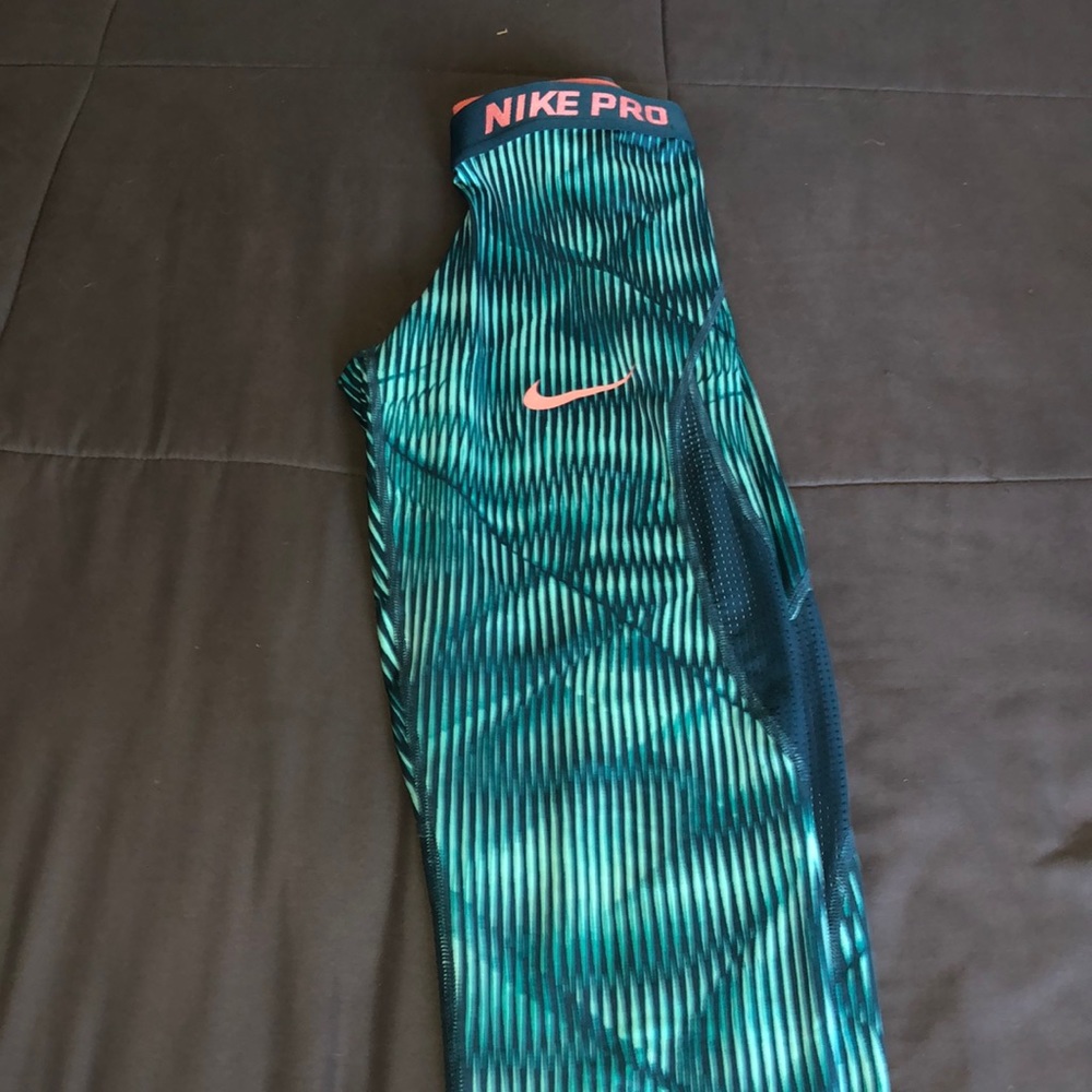Nike capri leggings